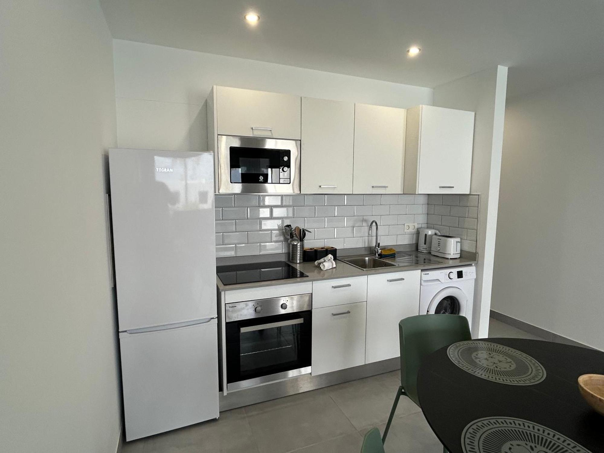 Stunning 2 Bedroom Seafront Apartment Puerto del Carmen  Ngoại thất bức ảnh