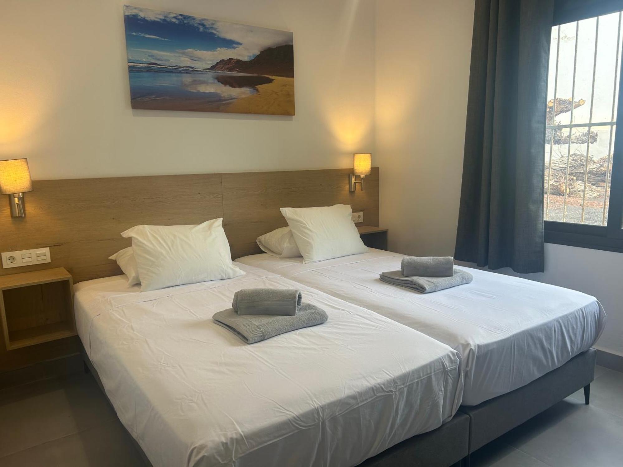 Stunning 2 Bedroom Seafront Apartment Puerto del Carmen  Ngoại thất bức ảnh