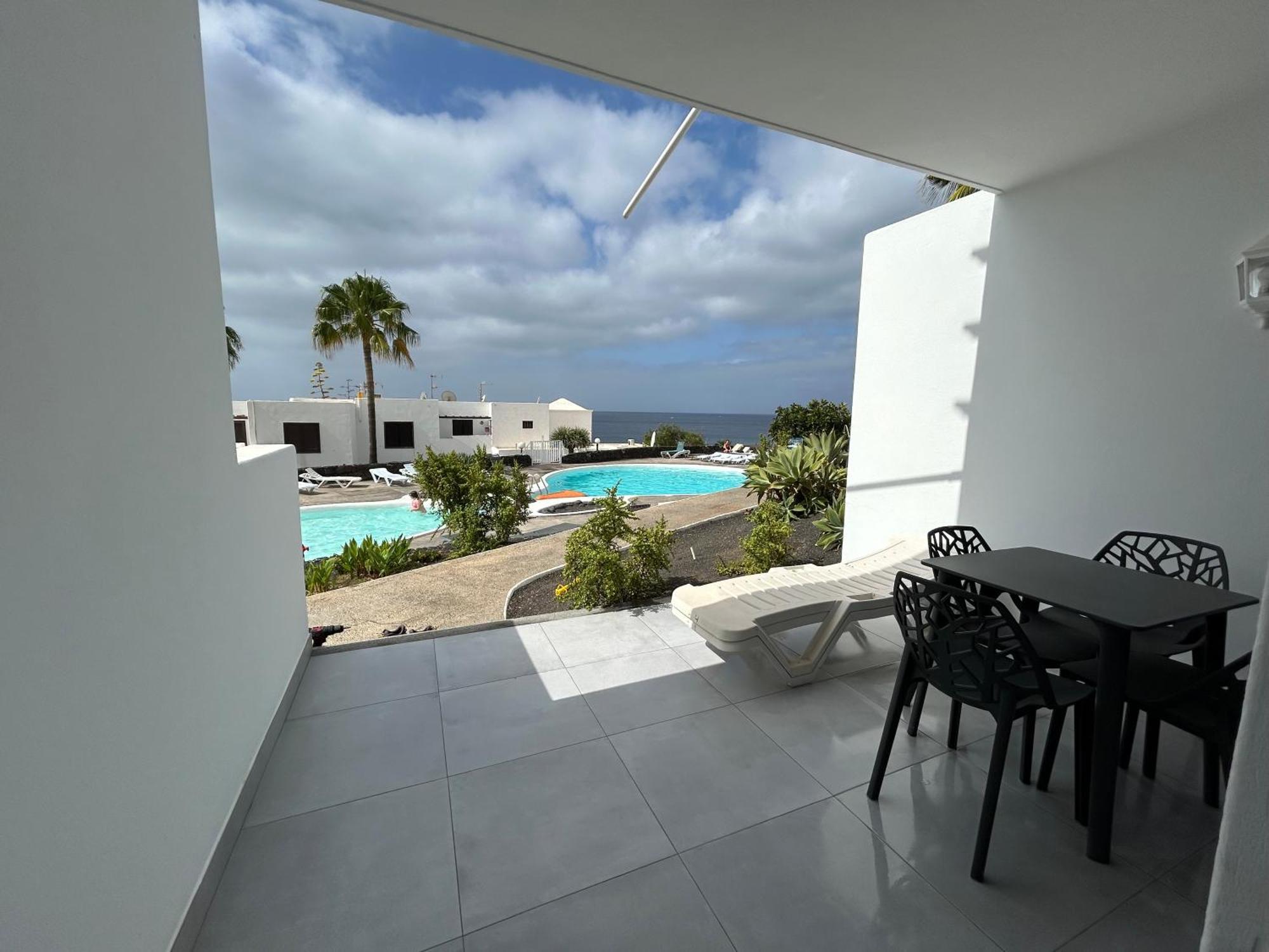 Stunning 2 Bedroom Seafront Apartment Puerto del Carmen  Ngoại thất bức ảnh