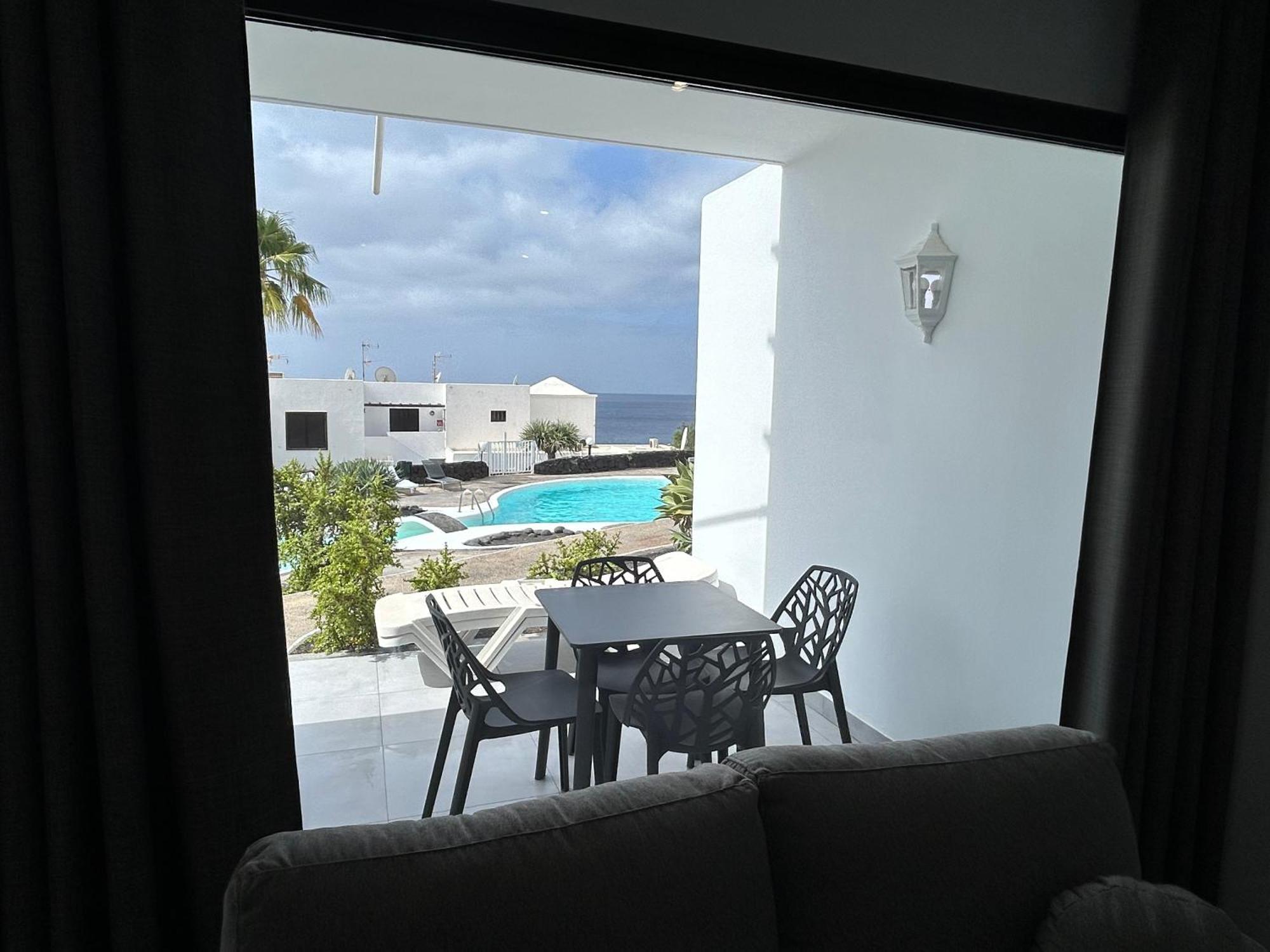 Stunning 2 Bedroom Seafront Apartment Puerto del Carmen  Ngoại thất bức ảnh