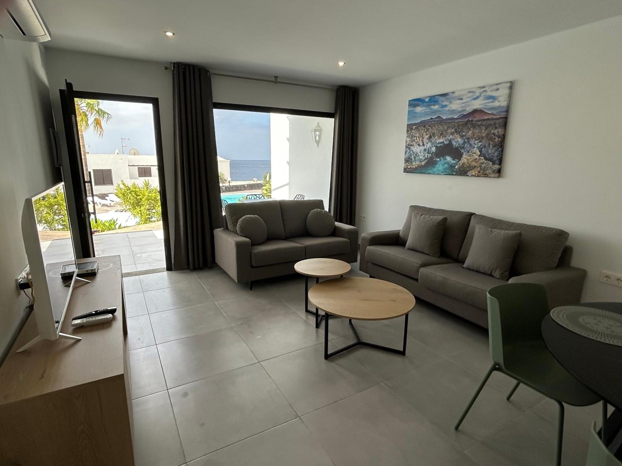 Stunning 2 Bedroom Seafront Apartment Puerto del Carmen  Ngoại thất bức ảnh