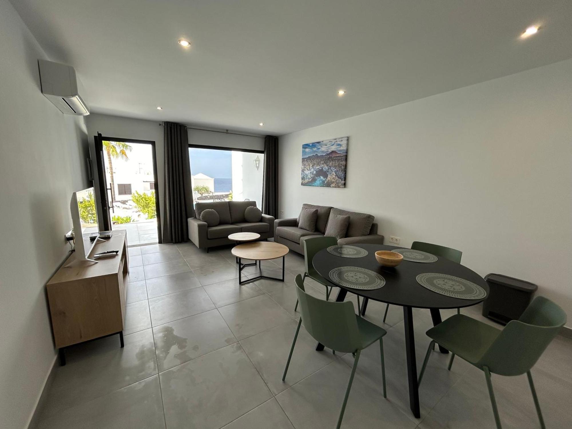 Stunning 2 Bedroom Seafront Apartment Puerto del Carmen  Ngoại thất bức ảnh