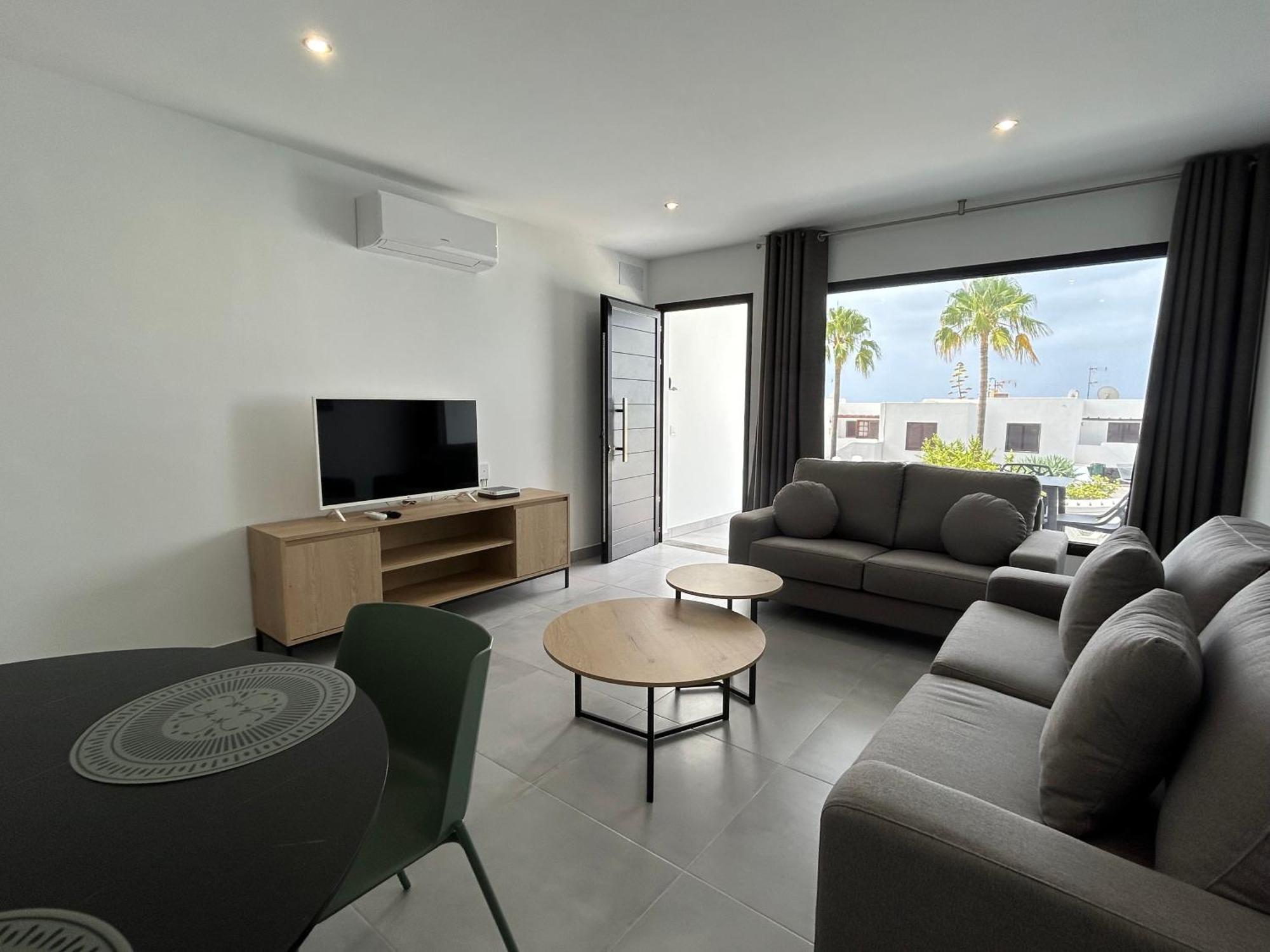Stunning 2 Bedroom Seafront Apartment Puerto del Carmen  Ngoại thất bức ảnh