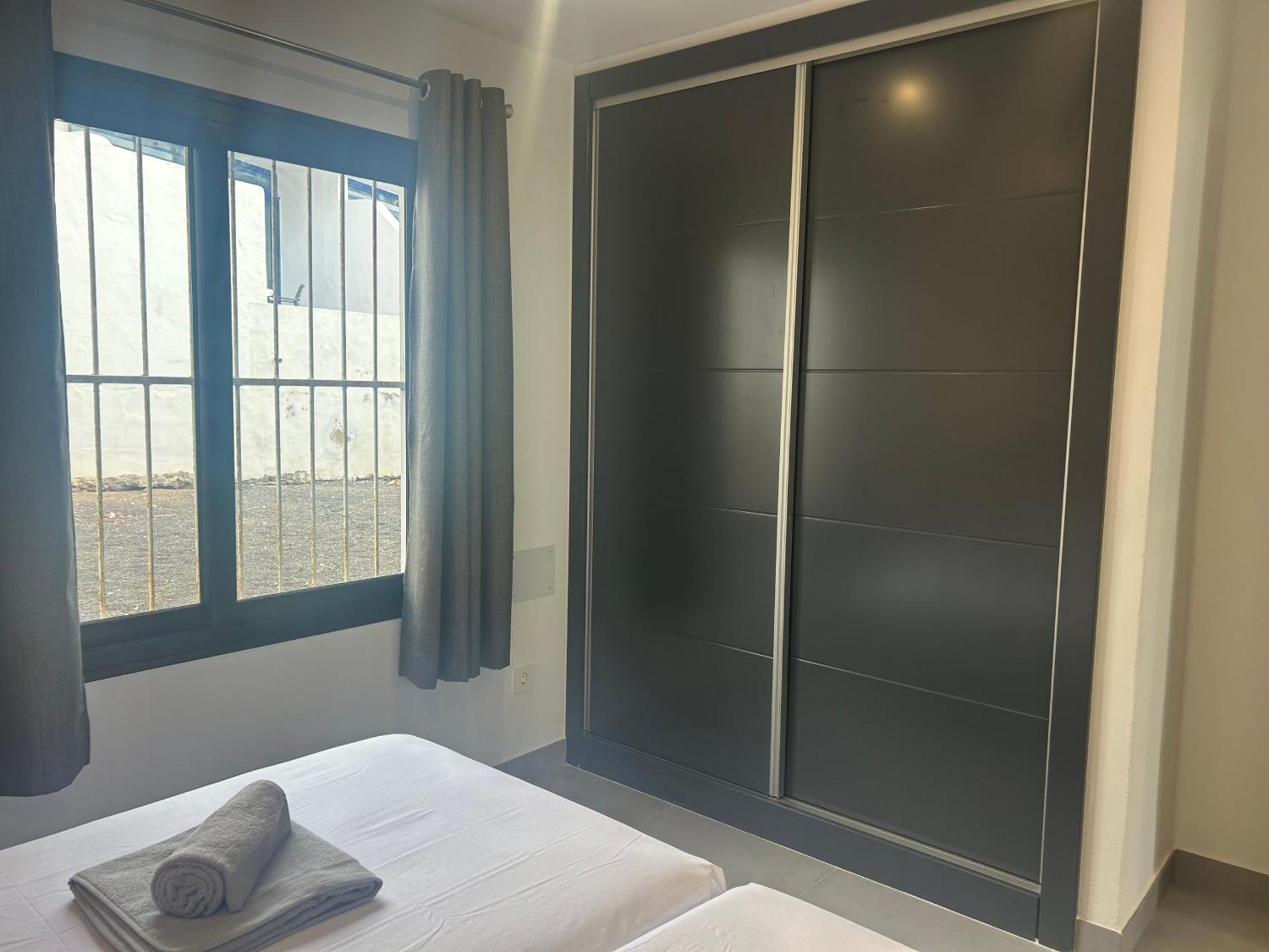 Stunning 2 Bedroom Seafront Apartment Puerto del Carmen  Ngoại thất bức ảnh